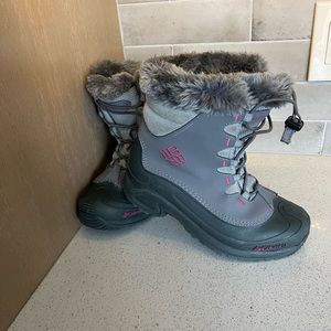Columbia, gray and pink 200gr bugaboot fur trim boot.
